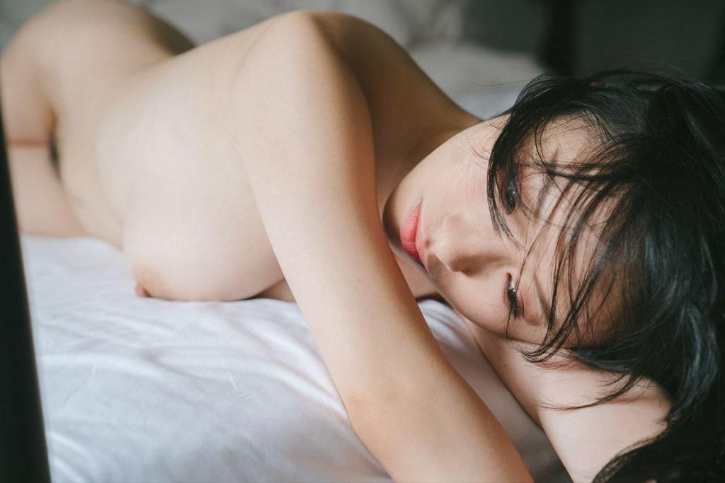 此刻的她，已经完全不是白天那个斯文安静的反差妹了[120P]