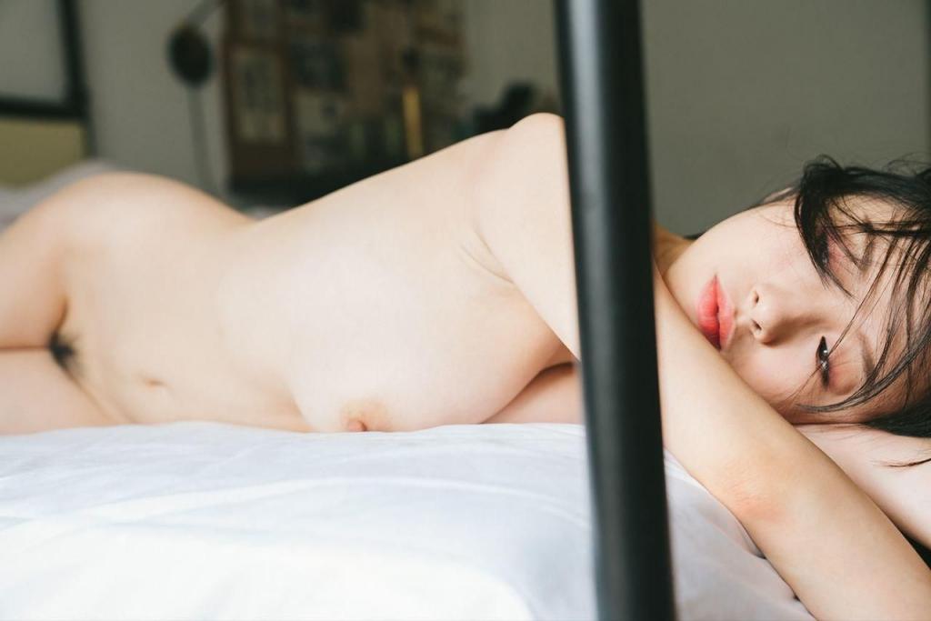 此刻的她，已经完全不是白天那个斯文安静的反差妹了[120P]