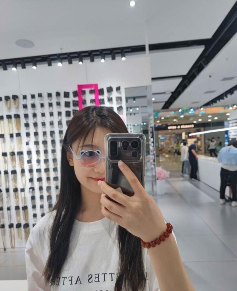 此刻的她，已经完全不是白天那个斯文安静的反差妹了[120P]