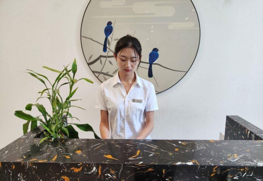 此刻的她，已经完全不是白天那个斯文安静的反差妹了[120P]