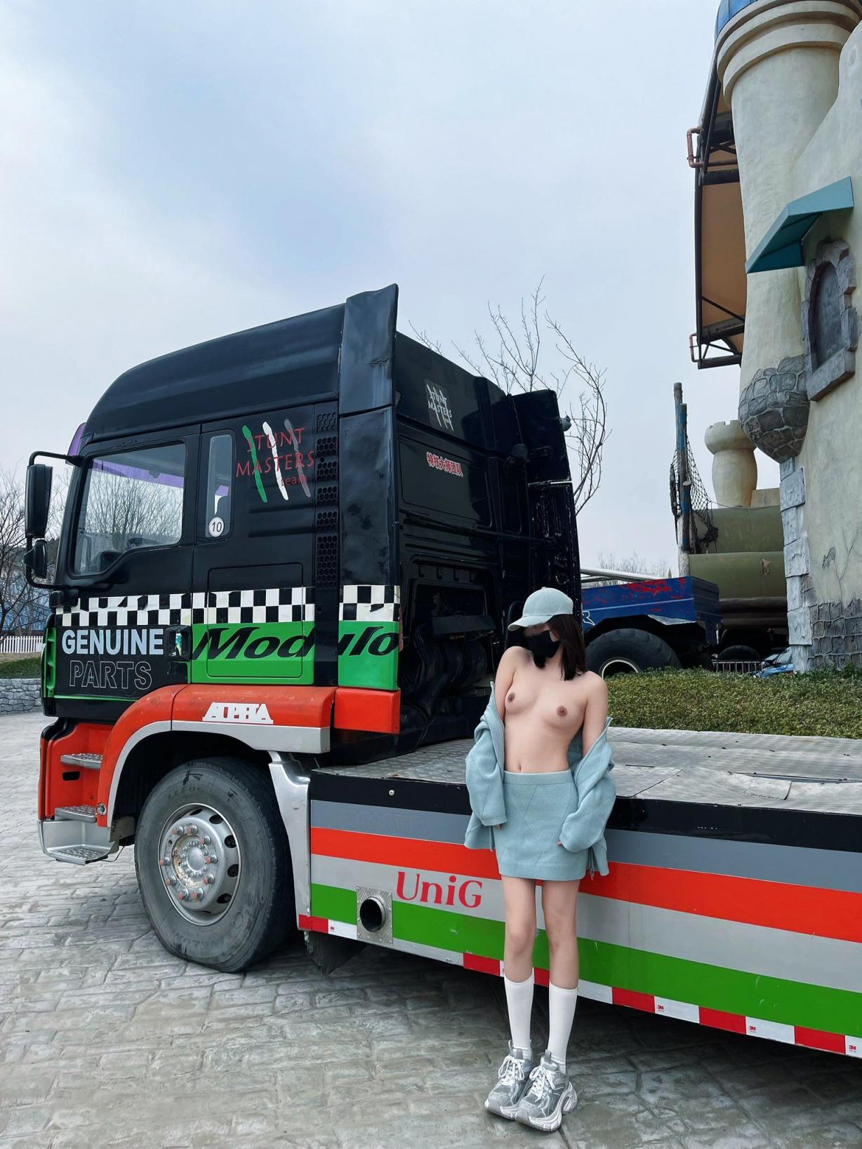 个人收藏的UNIG露出合集分享[15P]