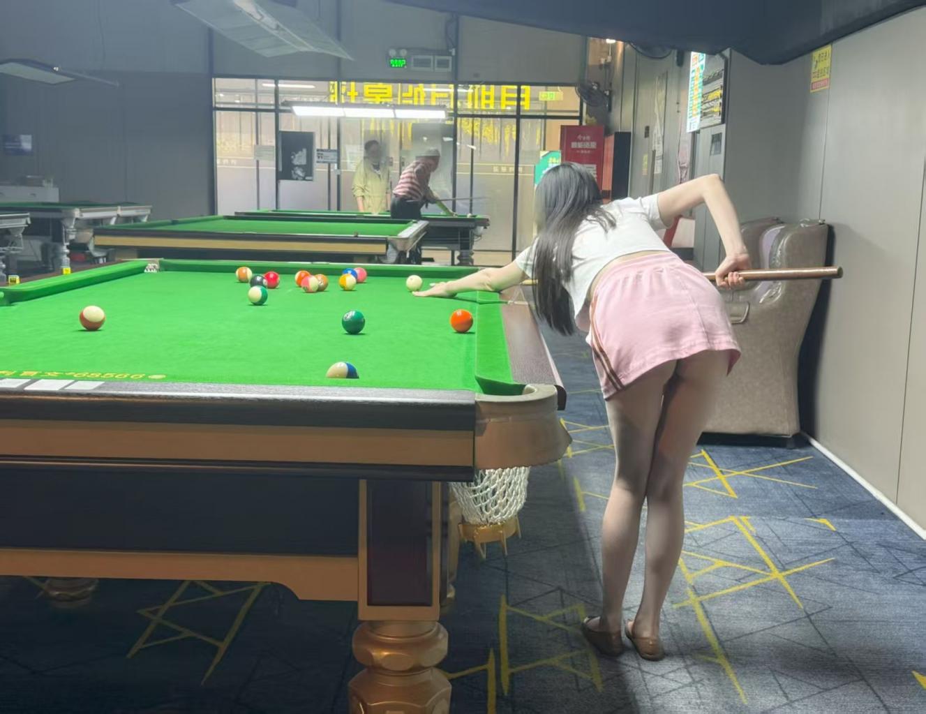 爱露出的人妻[18P]