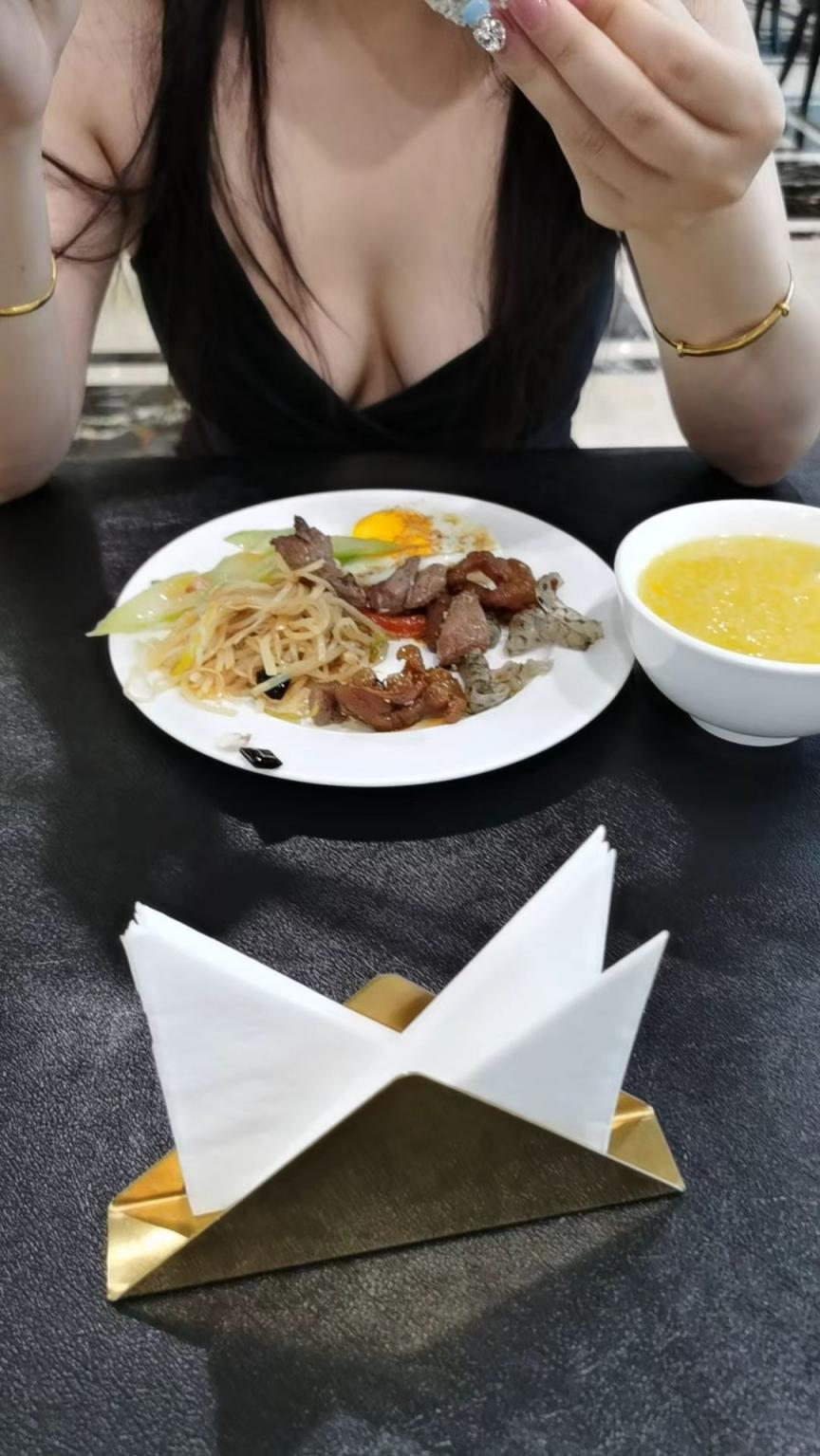 我的一段往事之夫妻交换和单男经历[26P]