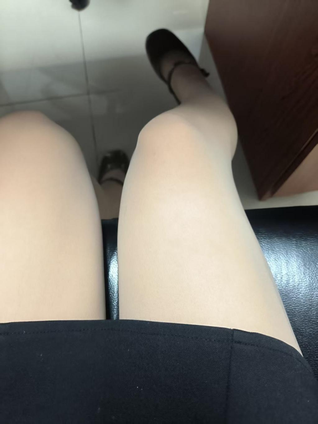 人妻余灵梓让大家猜猜她今天穿内裤了吗？[14P]