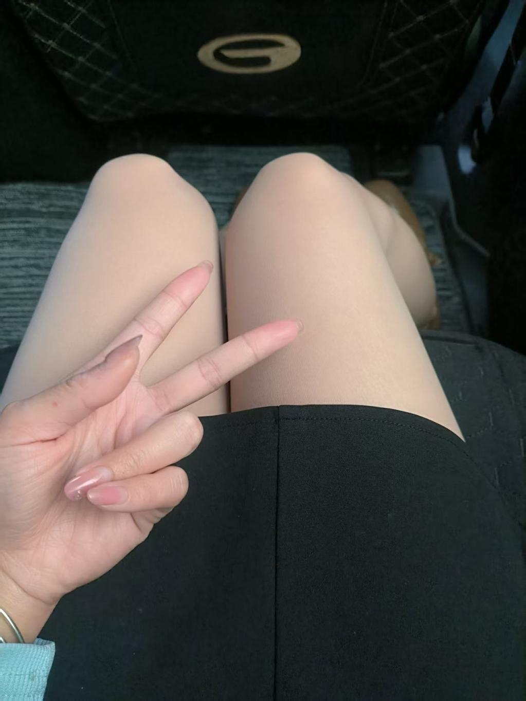 人妻余灵梓让大家猜猜她今天穿内裤了吗？[14P]