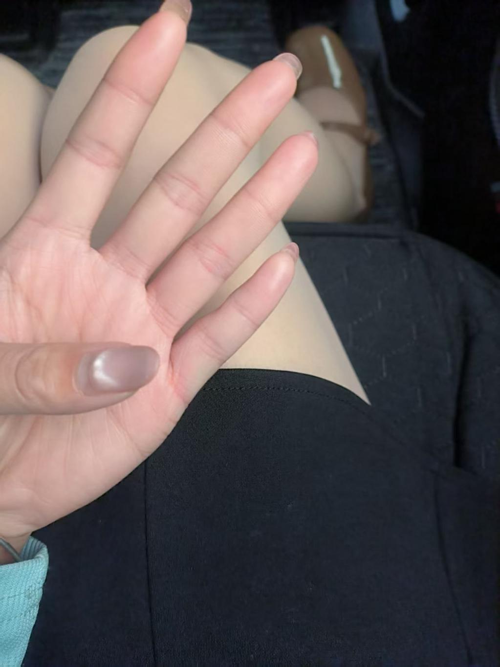 人妻余灵梓让大家猜猜她今天穿内裤了吗？[14P]