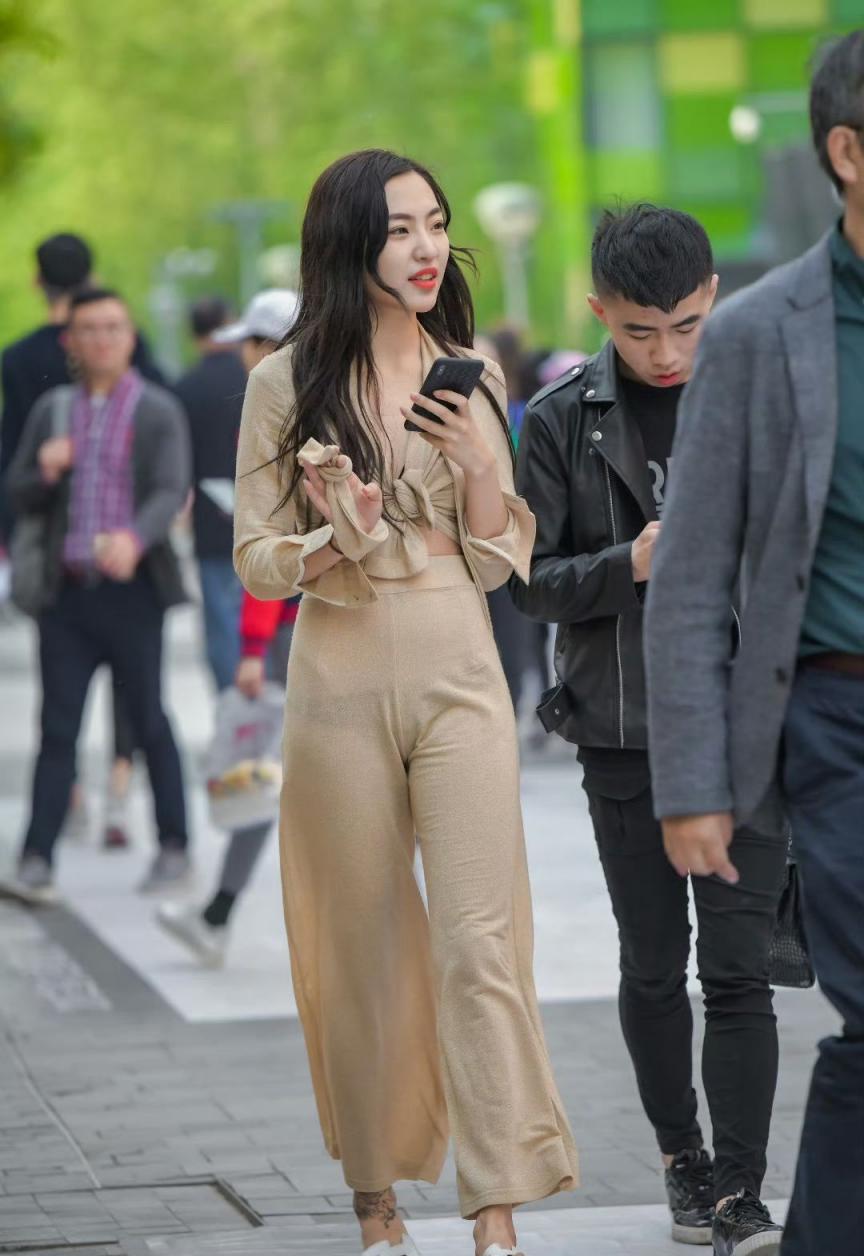 若隐若现的内裤勾起男人内心的热[33P]