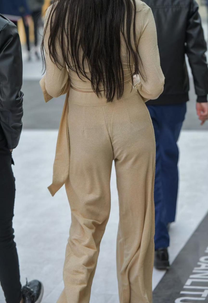 若隐若现的内裤勾起男人内心的热[33P]