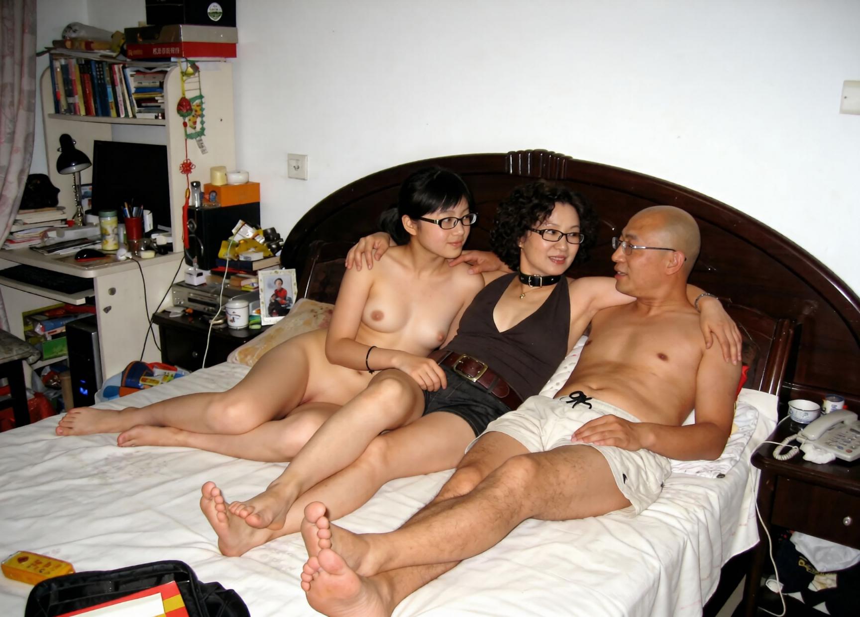 贵在真实015被黑社会控制的母女性奴（24P）