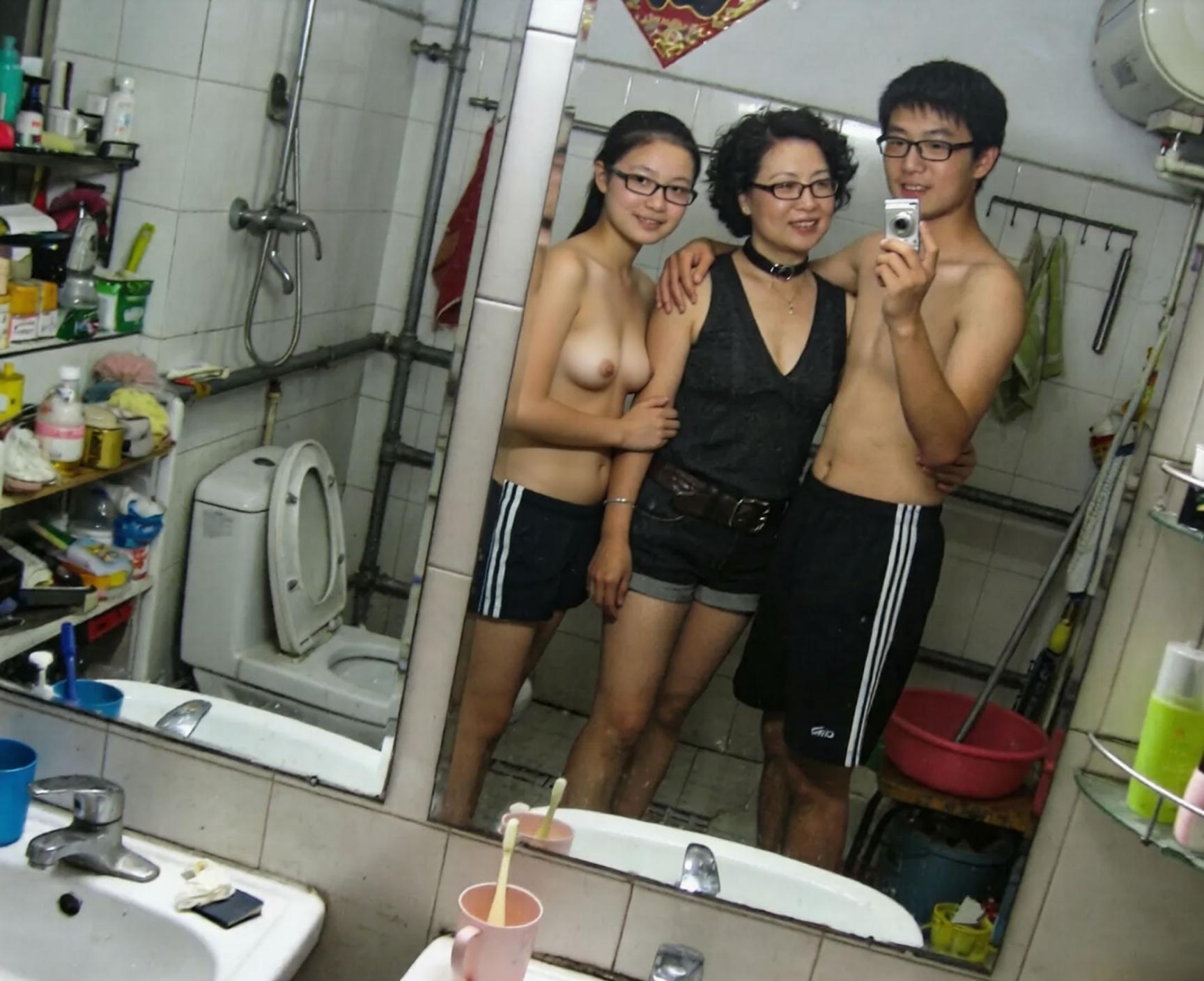 贵在真实015被黑社会控制的母女性奴（24P）