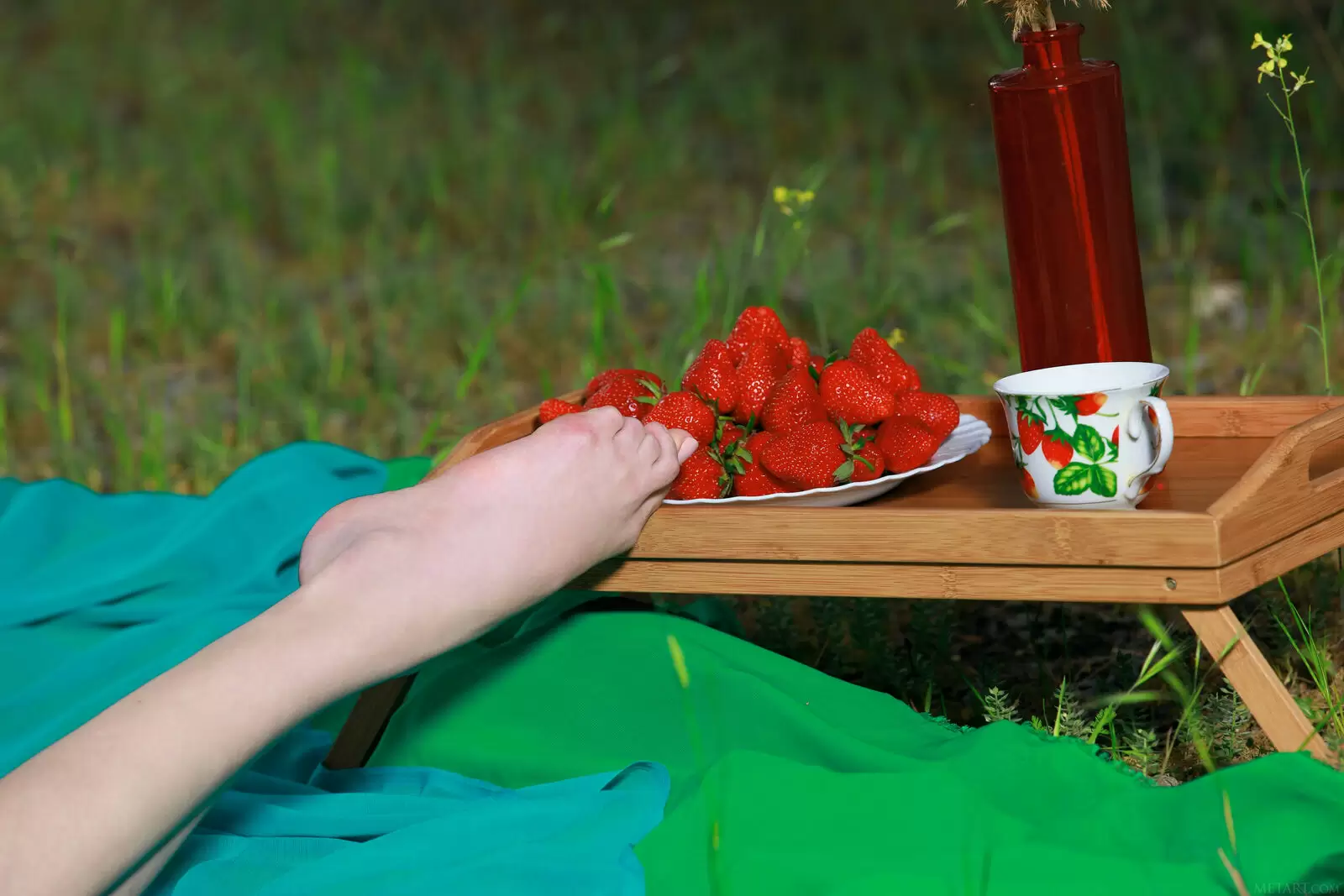 可爱的蜜莉·草莓味的嫩逼蜂蜜似[28P]