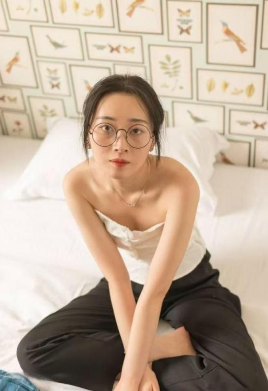 看着单纯实际骚的一逼[23P]