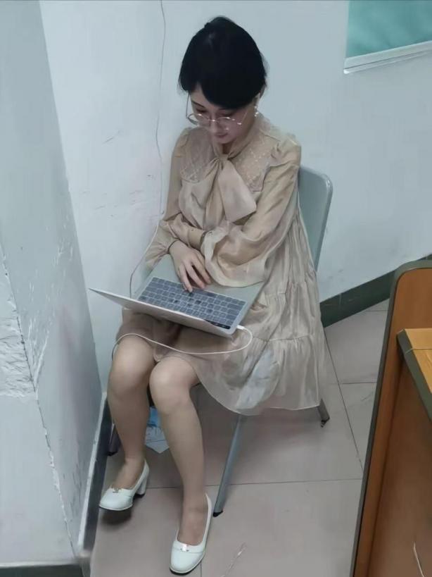 看着单纯实际骚的一逼[23P]