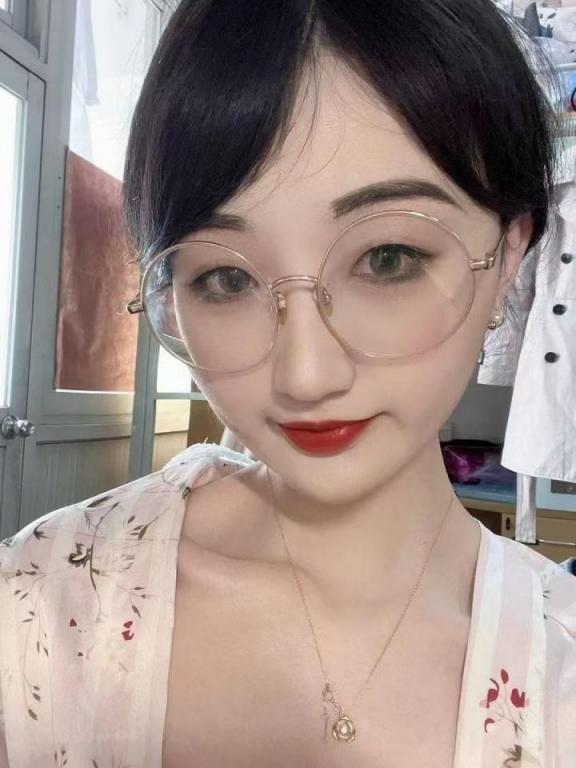 看着单纯实际骚的一逼[23P]