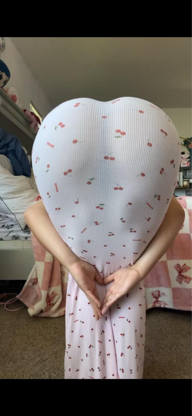 蜜桃臀的诱惑是个爱心形状[18P]