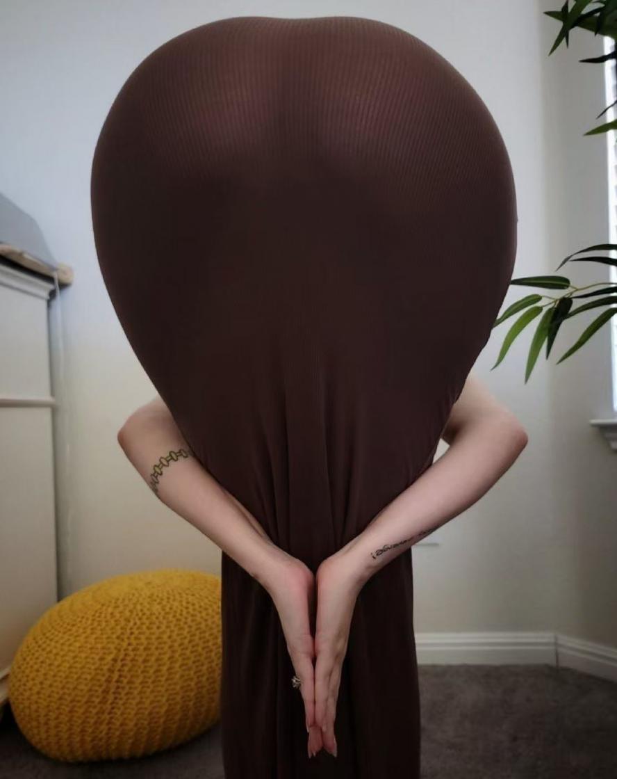 蜜桃臀的诱惑是个爱心形状[18P]