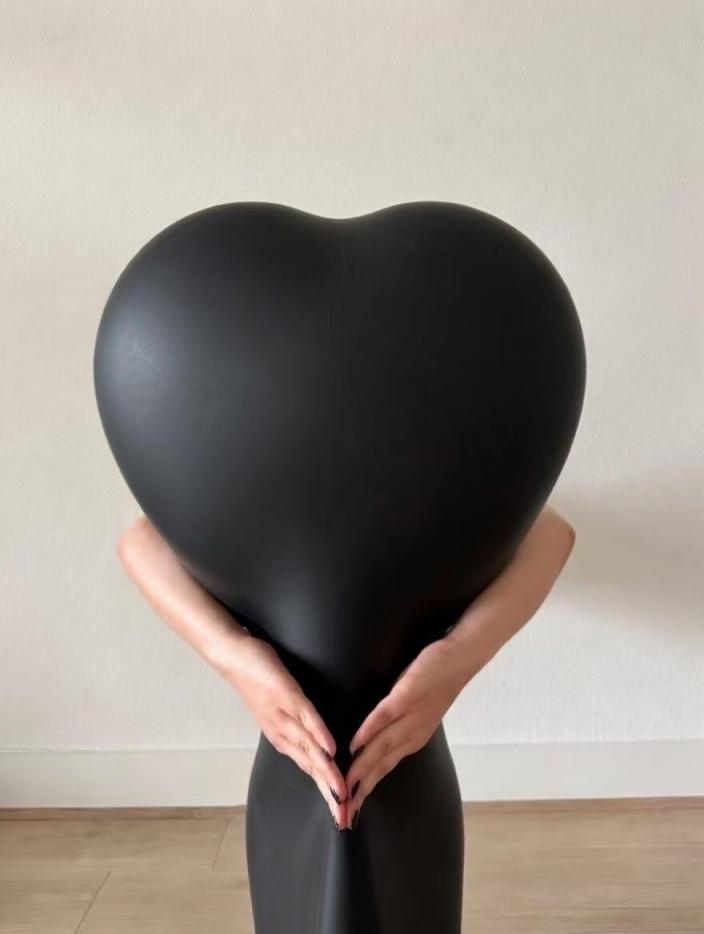 蜜桃臀的诱惑是个爱心形状[18P]