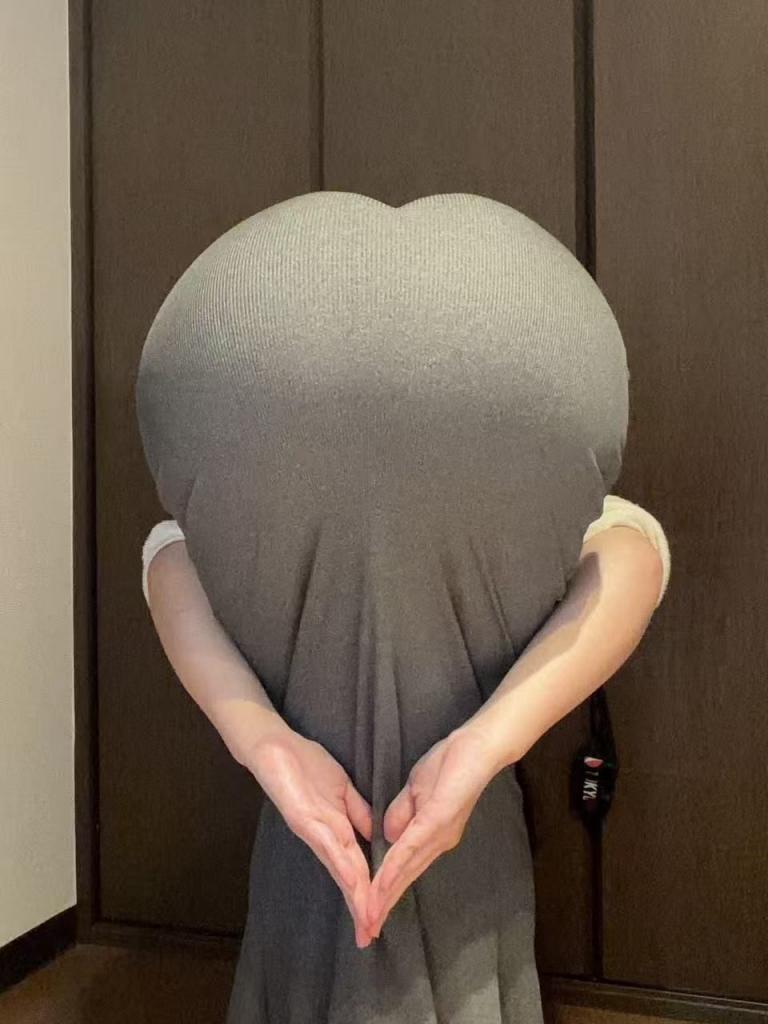 蜜桃臀的诱惑是个爱心形状[18P]