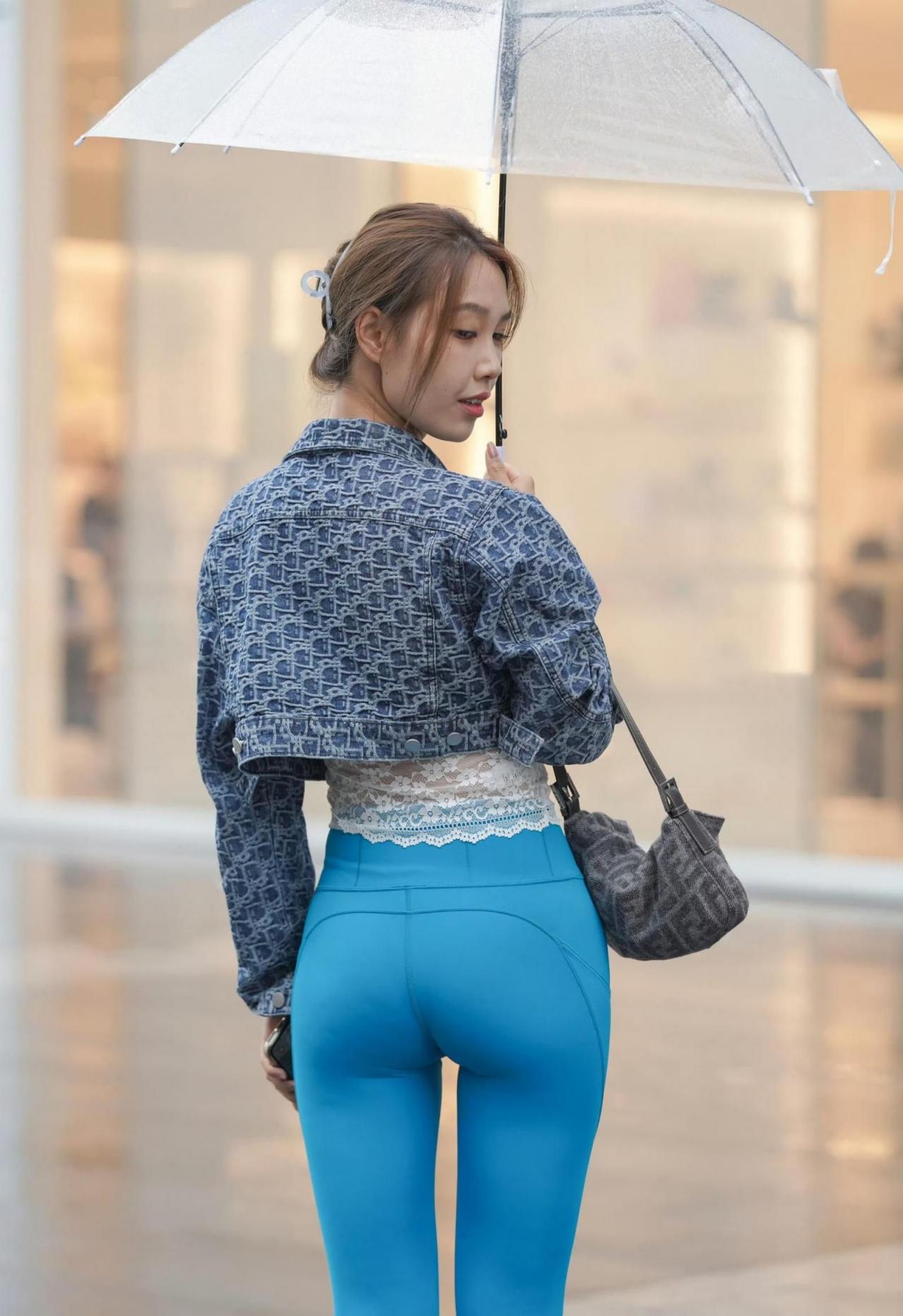 瑜伽裤下的骆驼趾[27P]