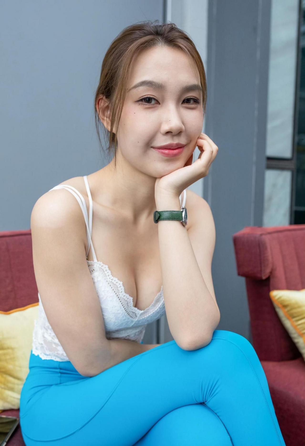 瑜伽裤下的骆驼趾[27P]