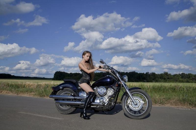 旷野摩托女生  Milena   [20P]