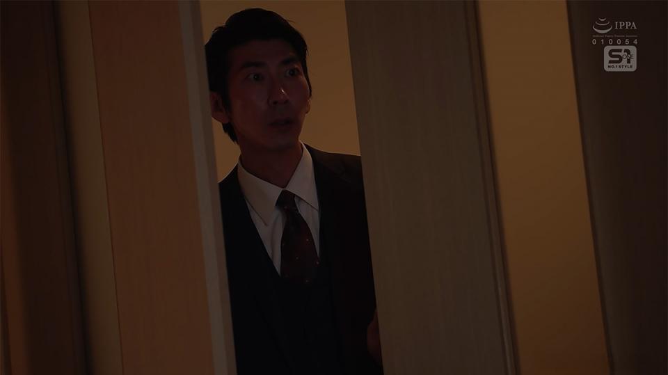 从反抗到沉沦 办公室恋情被揭穿后 公司前台小姐姐选择了顺从[15P]