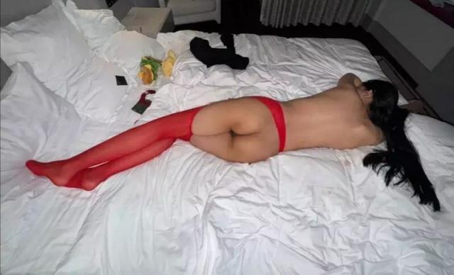 分享瘦高美女一枚[8P]