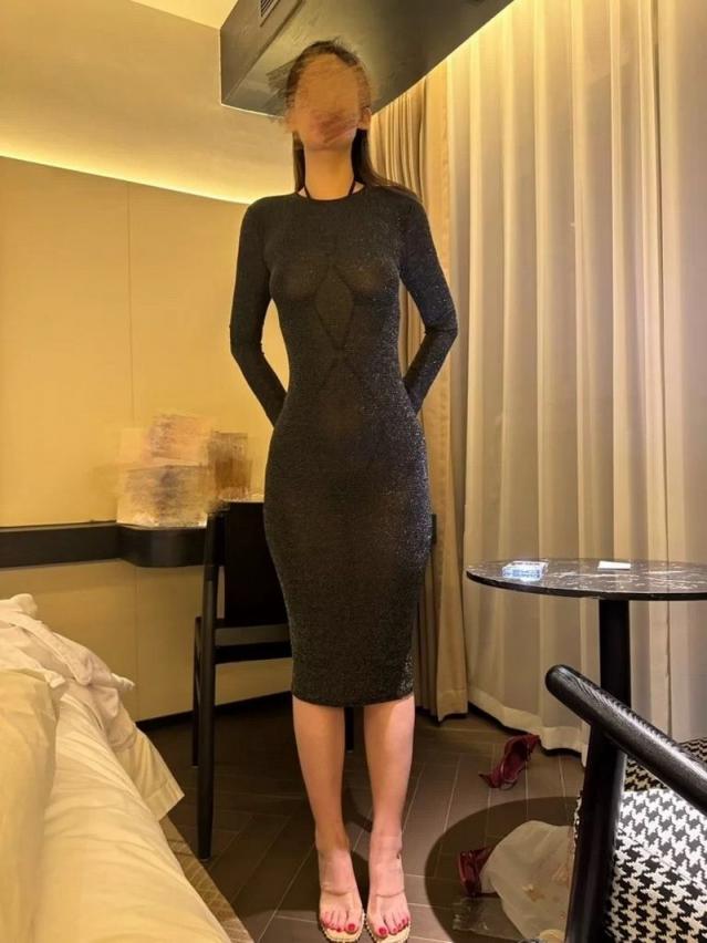 苗条大屁股女友[11P]