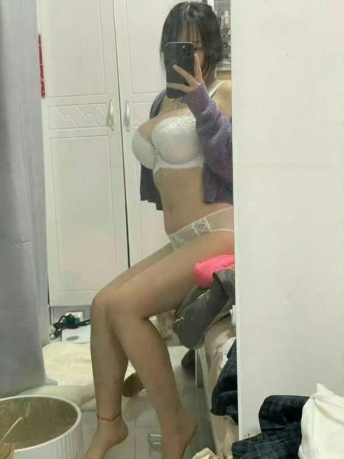女人的奶子真是好东西，拉开奶子诱惑你[24P]