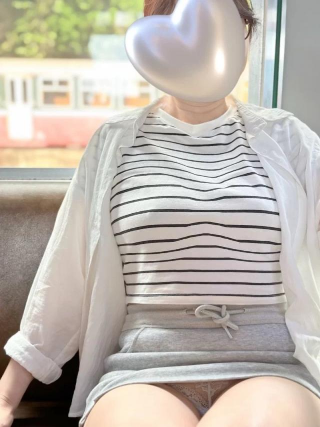 衣服越少,幸福越多[15P]