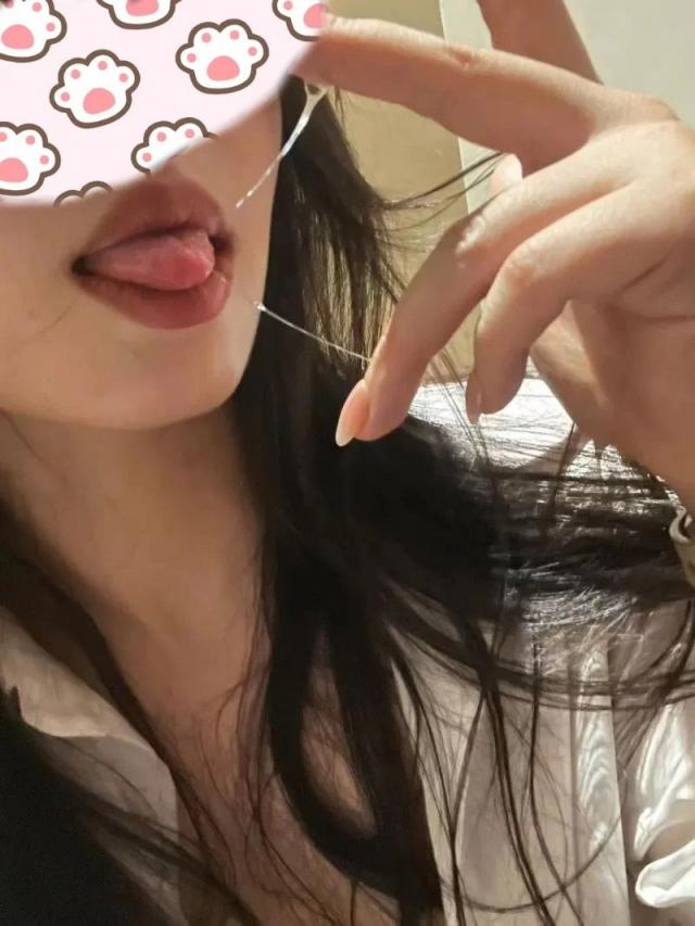 分享吊带黑丝骚妻[18P]