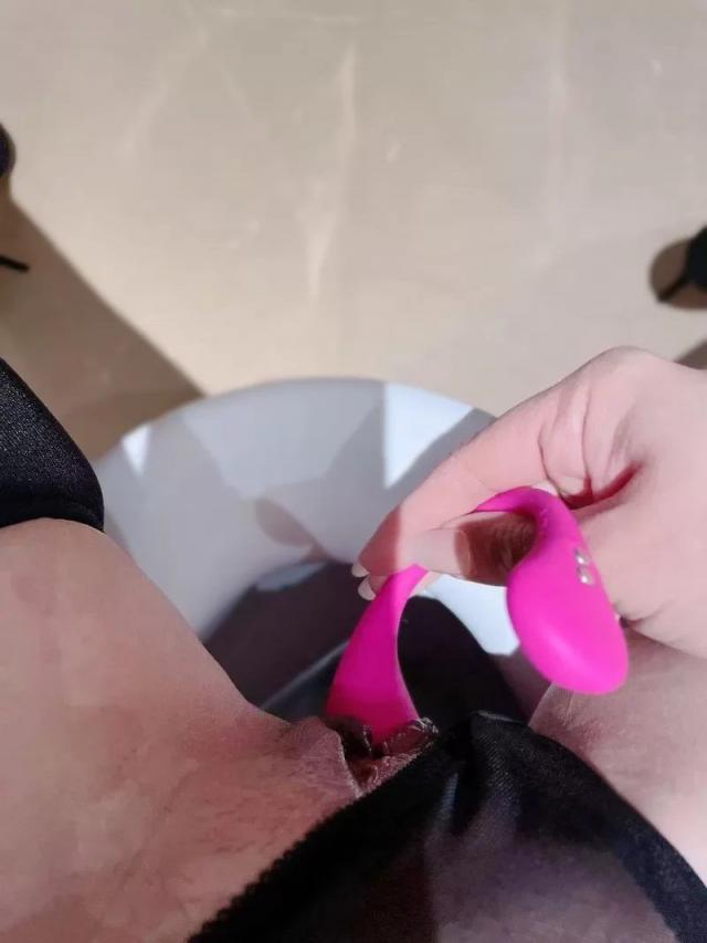 分享吊带黑丝骚妻[18P]