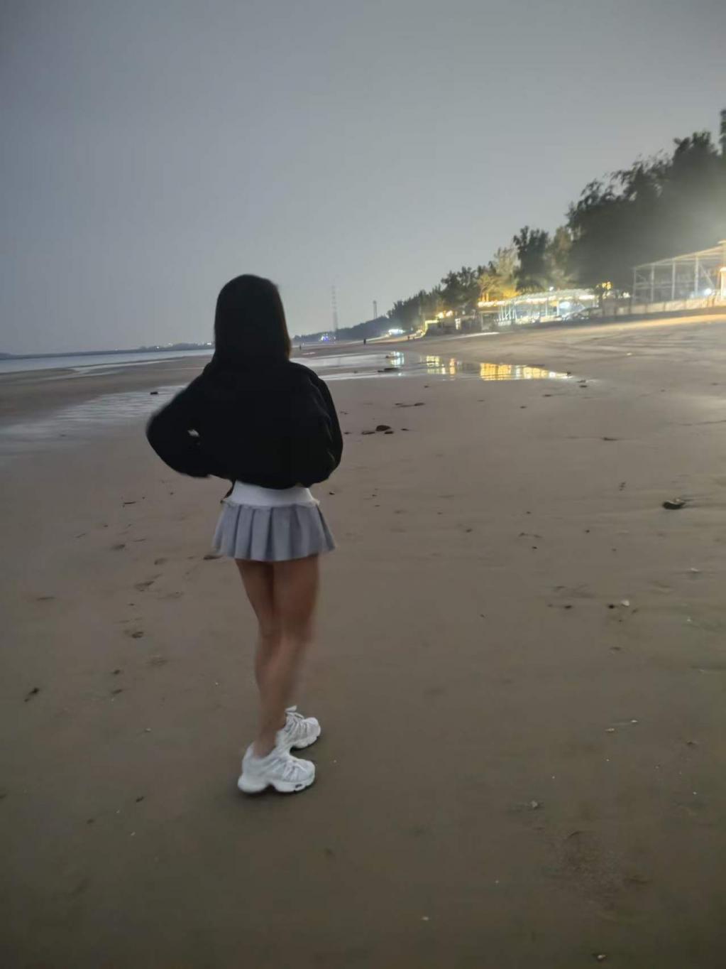 027骚妻小点喜欢露出给她快感，路人的视奸让她自信[24P]