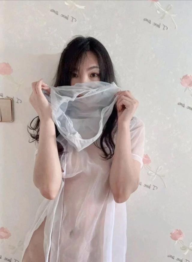 奴家蝴蝶逼真漂亮，两片小阴唇肥嘟嘟的[12P]