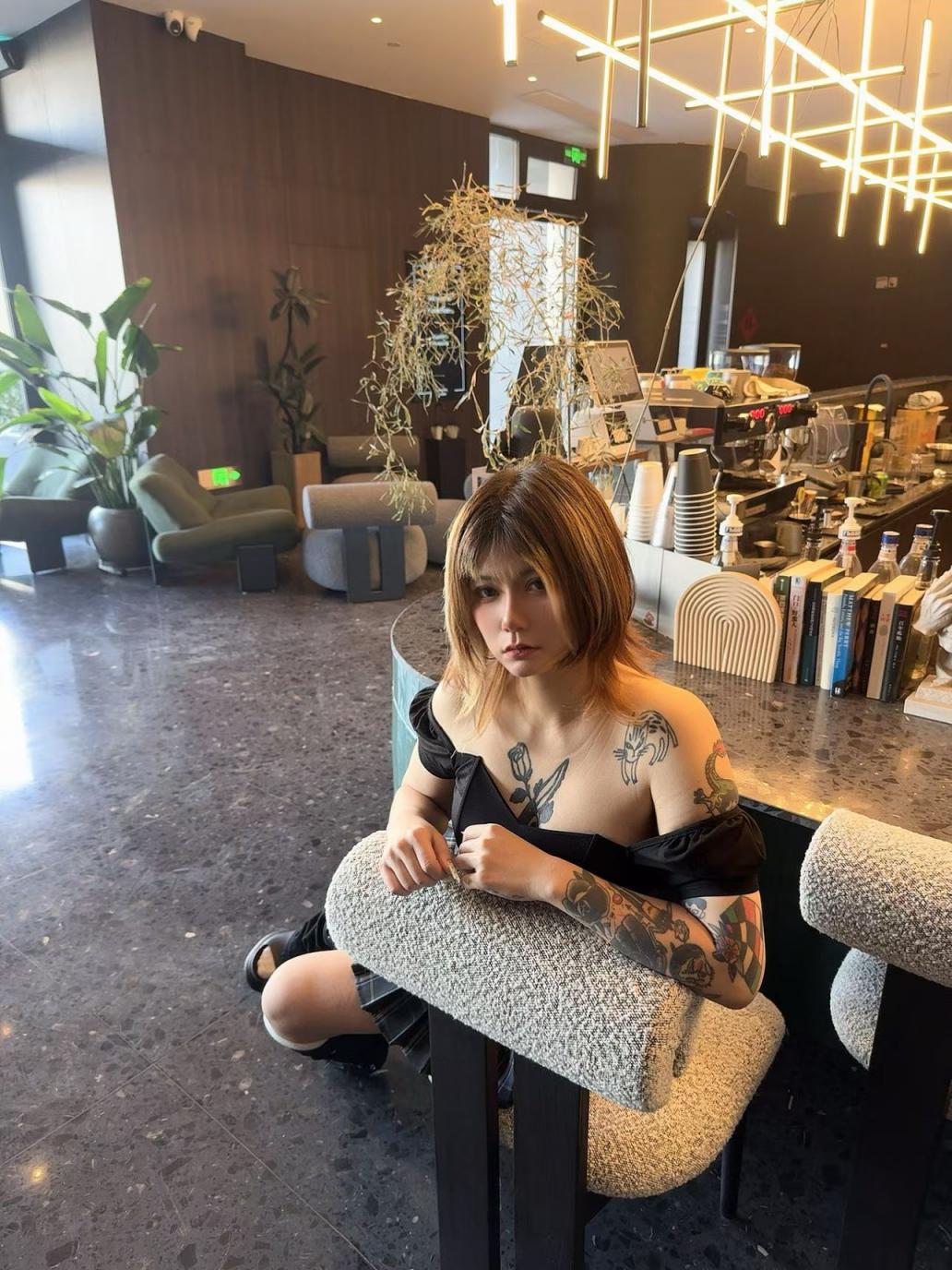人妻女友的秘密 第225期 兄弟最近上的5位美女[50P]