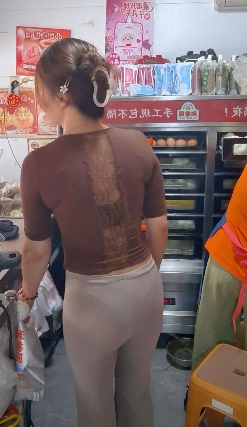 有一个勤快能干的媳妇[15P]