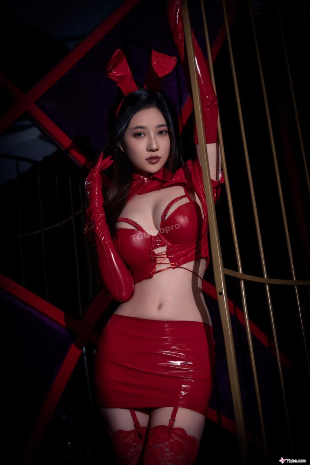 【套圖x18】熙蕾學姐～黑色網襪美腿[20P]