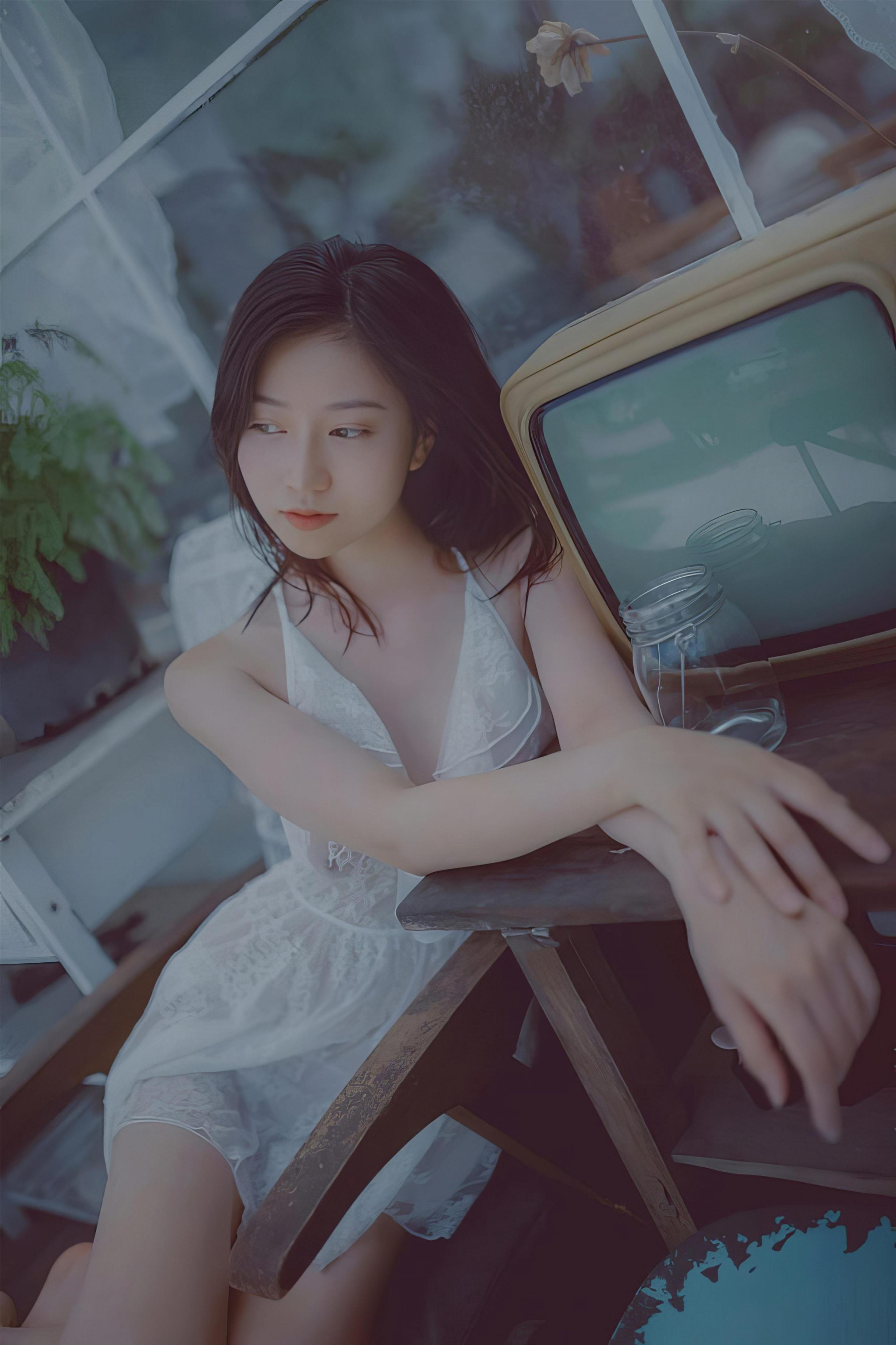 【套圖x18】熙蕾學姐～黑色網襪美腿[20P]