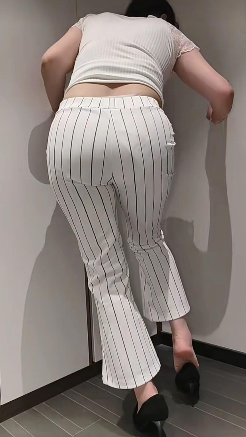 分享老婆的大翘臀 [23P]