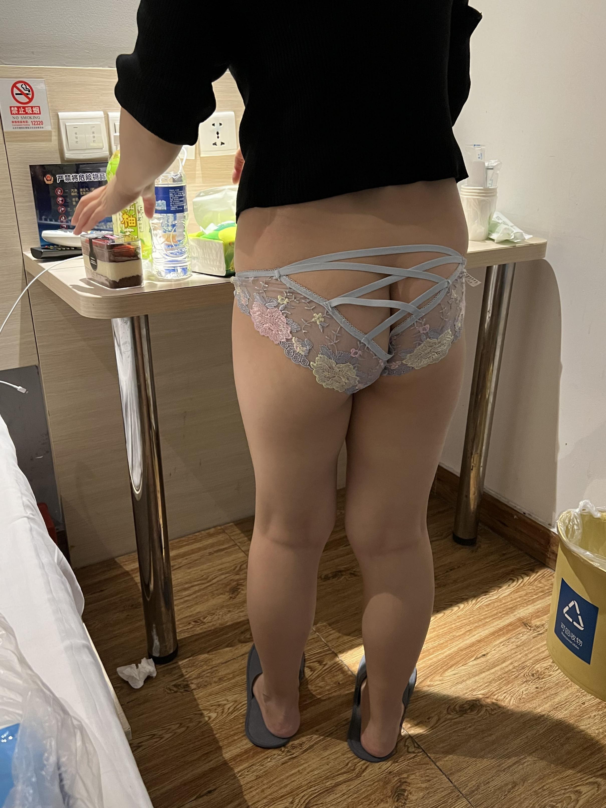 骚货工厂妹，放假不回家，来酒店开房[9P]