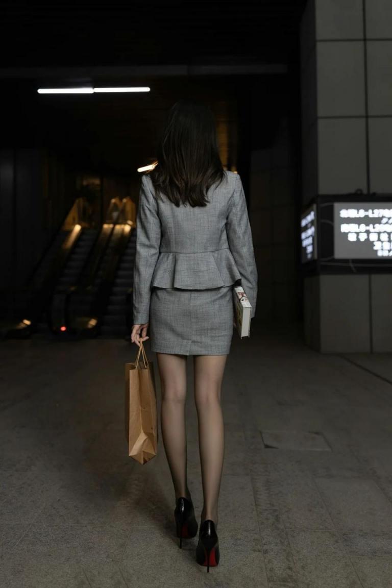 【套圖x21】這位高年級生穿著制服的迷人造型[20P]
