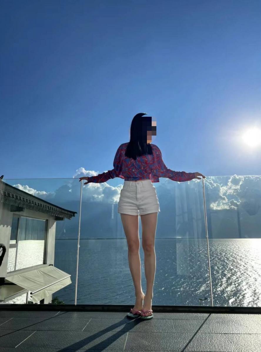 自曝妻子美照～开发绿奴，文末附人妻美照[38P]