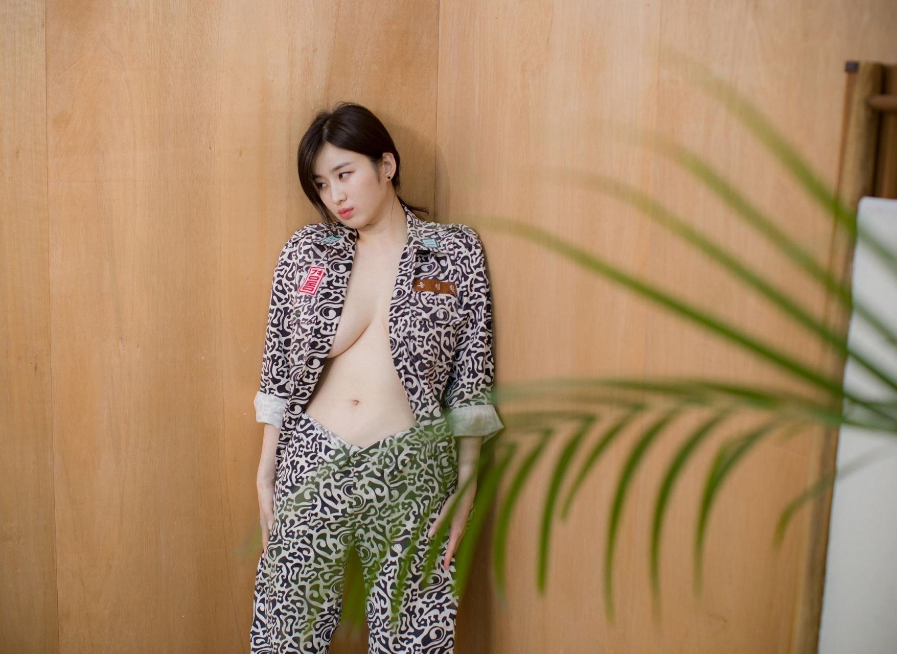 欺负棒子“弱智女兵”[43P]