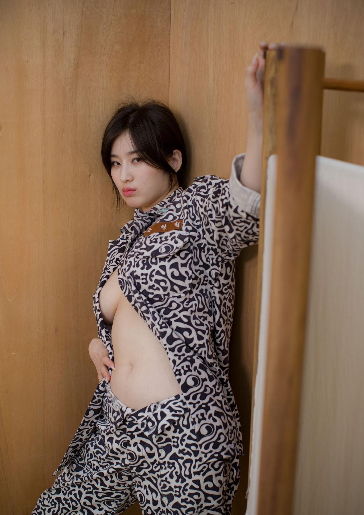 欺负棒子“弱智女兵”[43P]