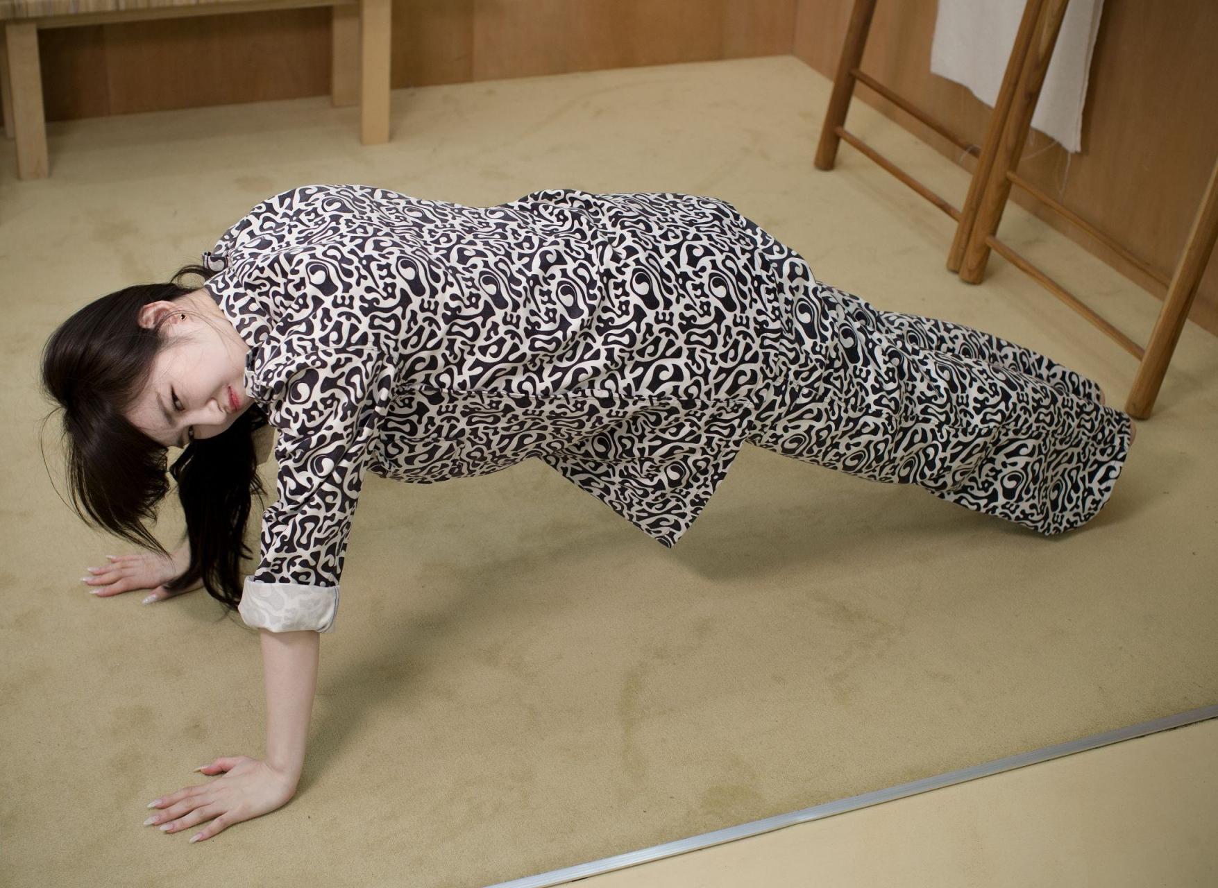 欺负棒子“弱智女兵”[43P]
