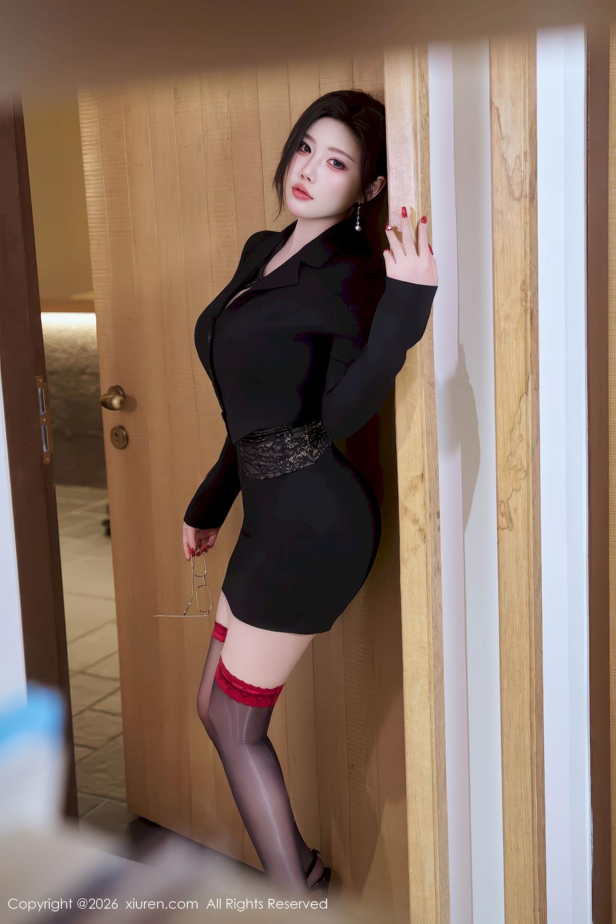 温柔大长腿美女性感优雅翘臀[28P]