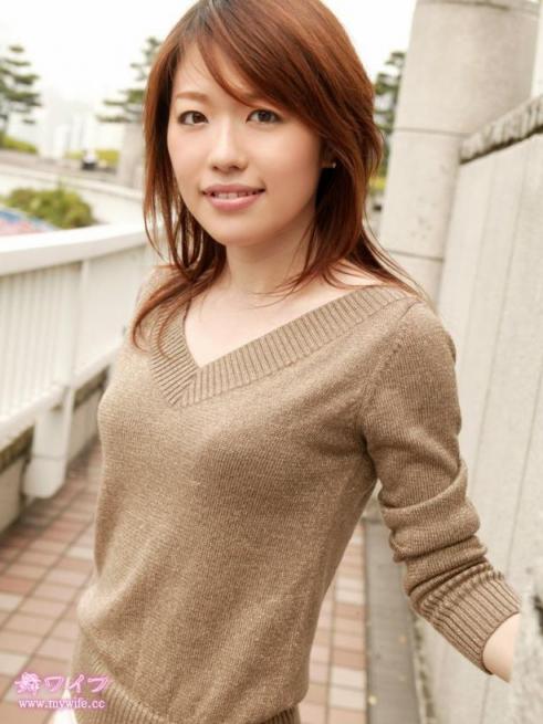 【套圖x35】優優佐佐香的肩膀與美麗的雙腿[20P]