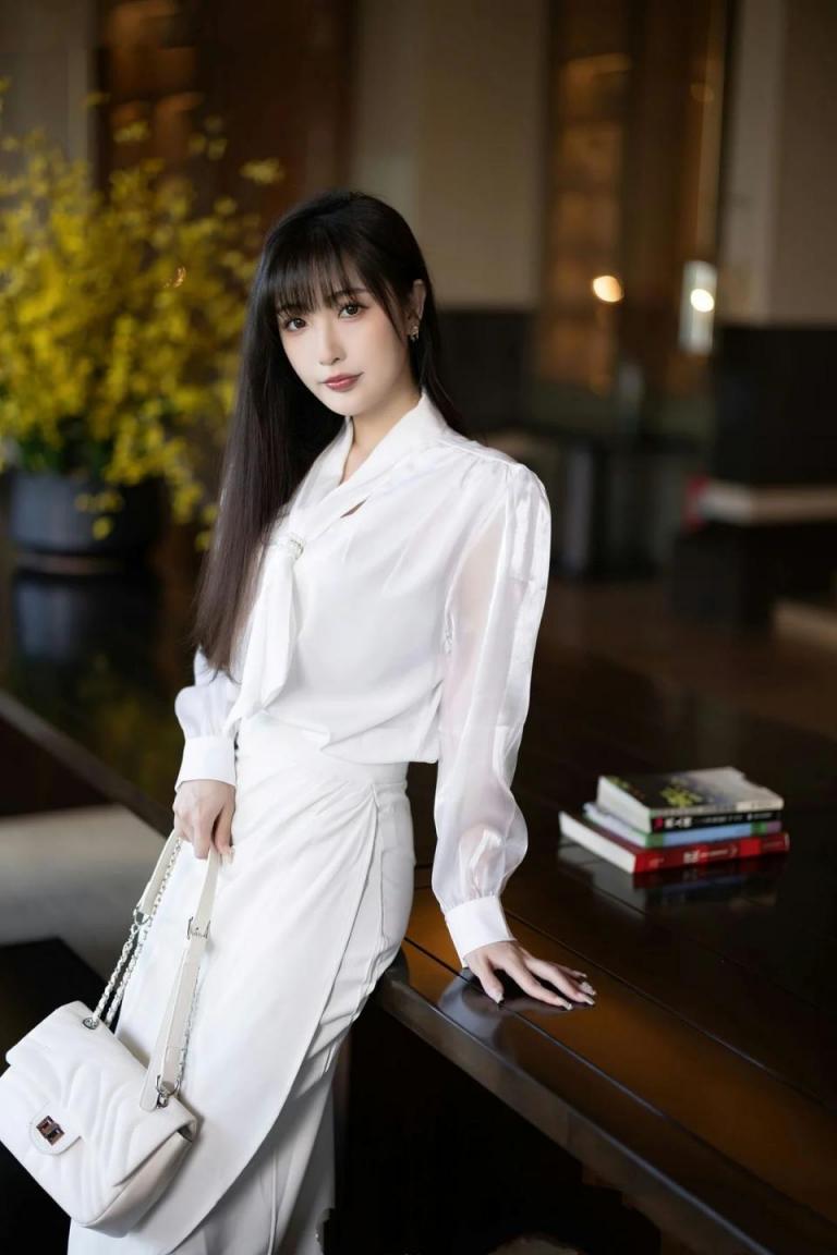 【套圖x35】優優佐佐香的肩膀與美麗的雙腿[20P]