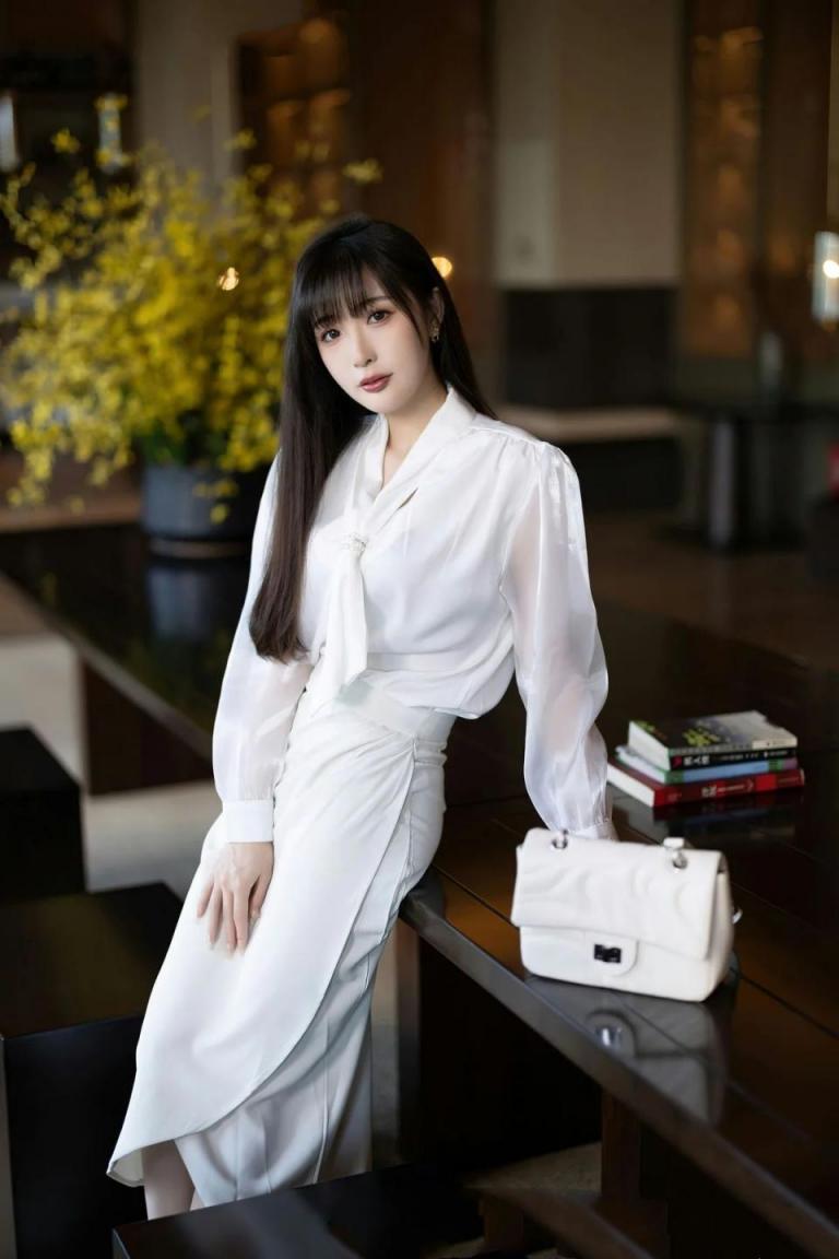 【套圖x35】優優佐佐香的肩膀與美麗的雙腿[20P]