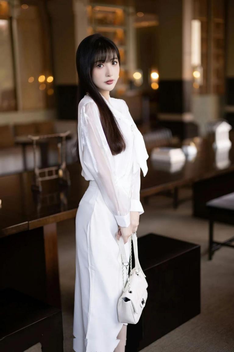【套圖x35】優優佐佐香的肩膀與美麗的雙腿[20P]